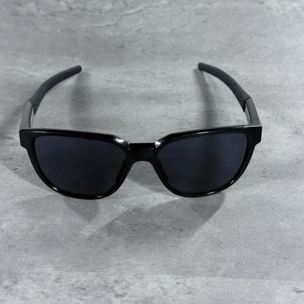 Oakley some cosmetic